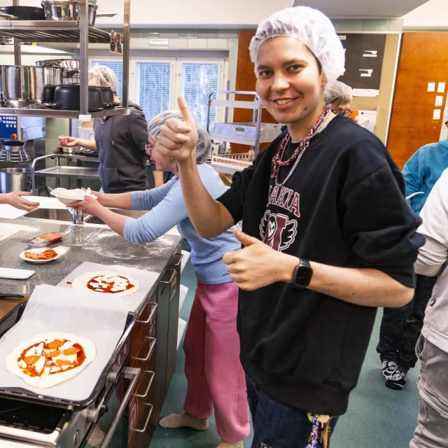 Italialainen vapaaehtoistyöntekijämme Mattia piti opiskelijoille pizzakerhoa. #aitoonkoulutuskeskus #aitoomeininkiä #euroopansolidaarisuusjoukot